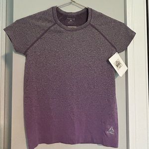 Reebok Girls Medium Seamless Tee (10-12)